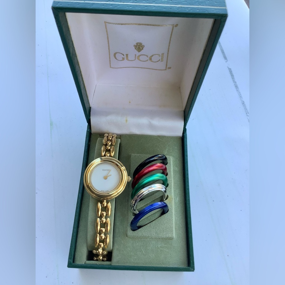 Gucci Gold Bracelet Watch with Interchangeable Colored Bezels🌺🌼🌸 - Picture 5 of 12
